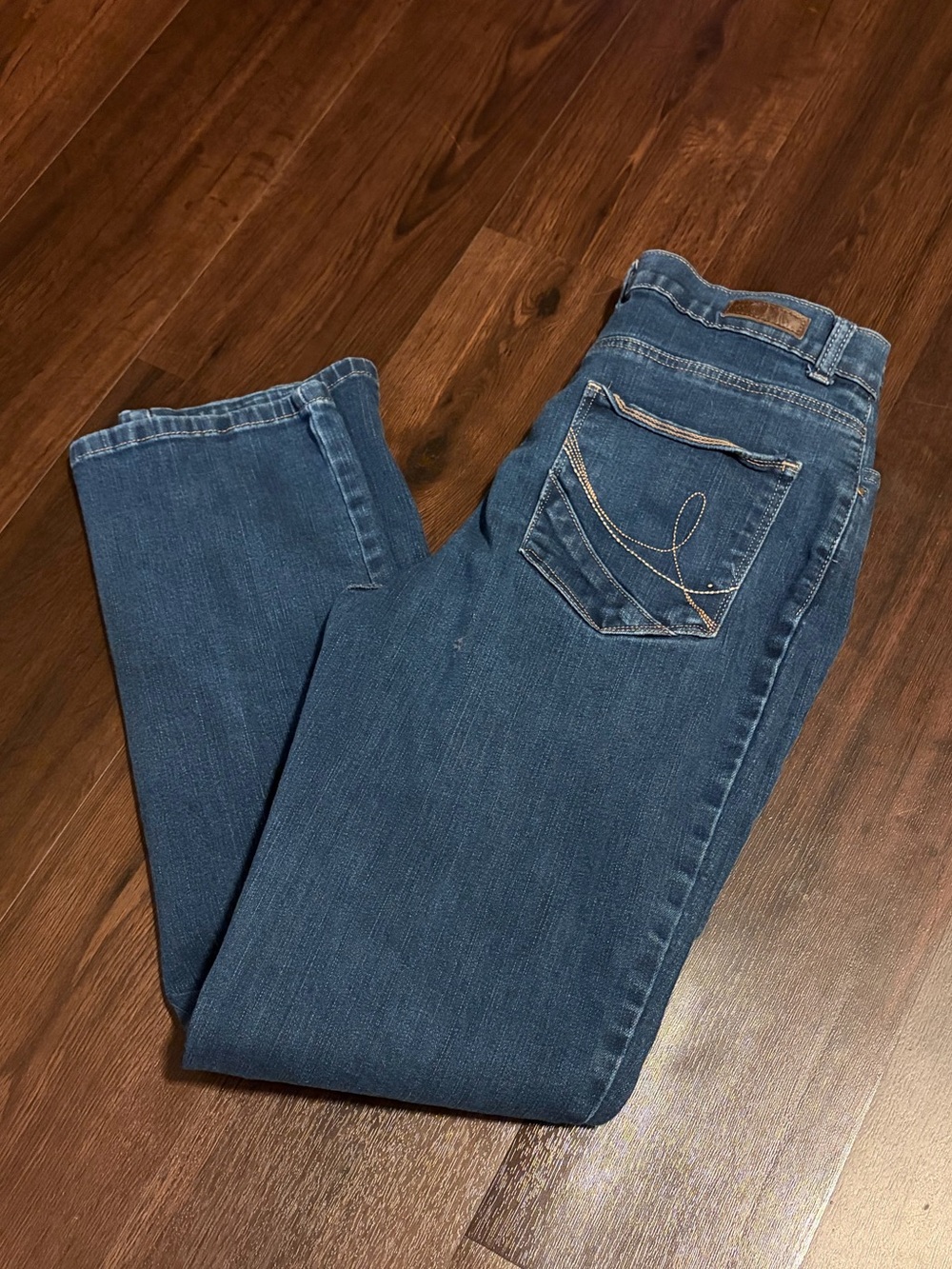 Women's Straight Leg Jeans in Medium Blue